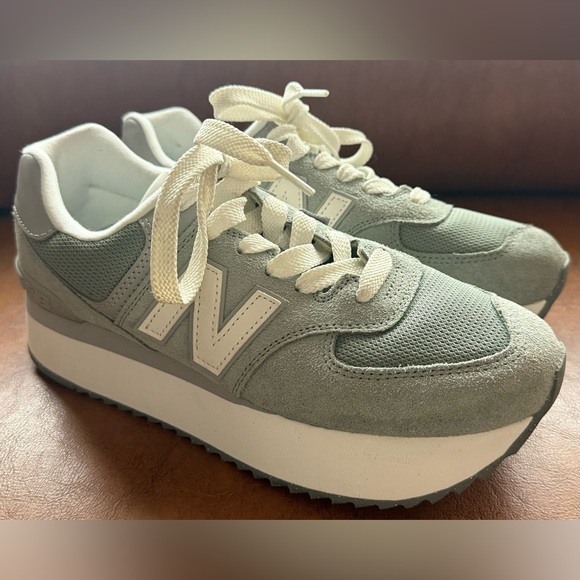 New Balance 574+ Women’s 10 Juniper Green Platform Sneakers WL574ZSG EUC - Picture 3 of 10